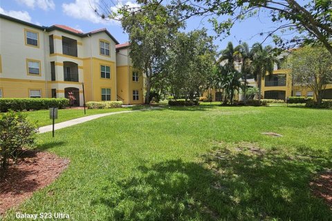 Condo in Fort Myers, Florida, 2 bedrooms  № 1776876 - photo 24