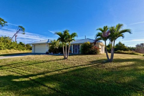 House in Englewood, Florida 3 bedrooms, 163.42 sq.m. № 2115281