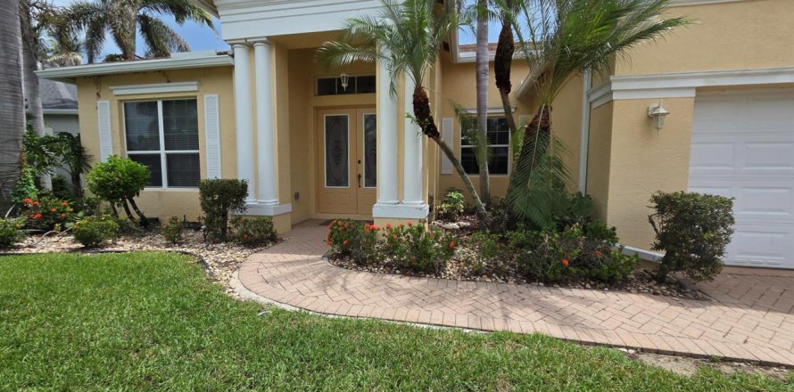 Casa en Port St. Lucie, Florida 4 dormitorios, 208.29 m2 № 2365388