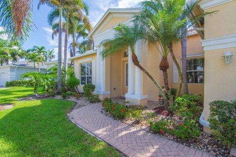Casa en venta en Port St. Lucie, Florida, 4 dormitorios, 208.29 m2 № 2365388 - foto 4