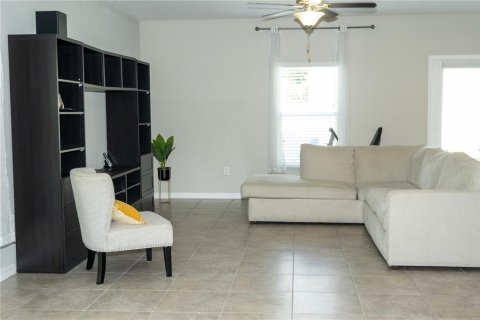Casa en alquiler en Sun City Center, Florida, 5 dormitorios, 211.35 m2 № 1914900 - foto 5