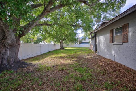 House in Tampa, Florida 3 bedrooms, 147.9 sq.m. № 2215707 - photo 24