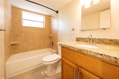 Condo in Davie, Florida, 2 bedrooms  № 1472607 - photo 16