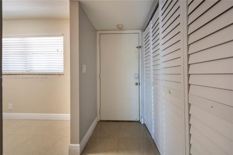 Condo in Davie, Florida, 2 bedrooms  № 1472607 - photo 15