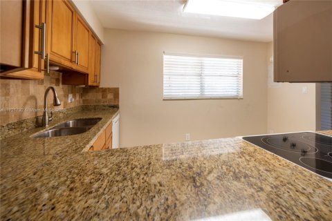 Condo in Davie, Florida, 2 bedrooms  № 1472607 - photo 7