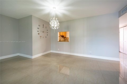 Condo in Davie, Florida, 2 bedrooms  № 1472607 - photo 12