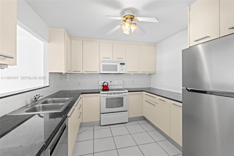 Купить кондоминиум в Авентура, Флорида 1 спальня, 82.4м2, № 2011697 - фото 3