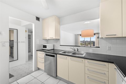 Купить кондоминиум в Авентура, Флорида 1 спальня, 82.4м2, № 2011697 - фото 2