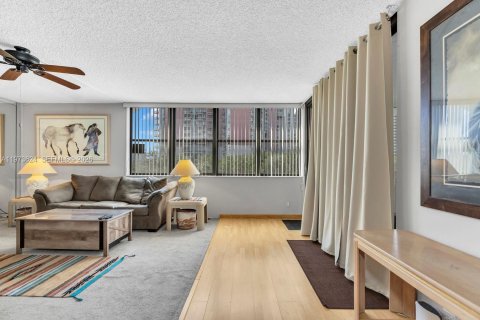 Condominio en venta en Aventura, Florida, 3 dormitorios, 129.69 m2 № 2033388 - foto 4