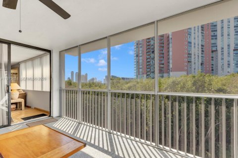 Condominio en venta en Aventura, Florida, 3 dormitorios, 129.69 m2 № 2033388 - foto 8