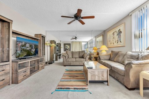 Condominio en venta en Aventura, Florida, 3 dormitorios, 129.69 m2 № 2033388 - foto 2