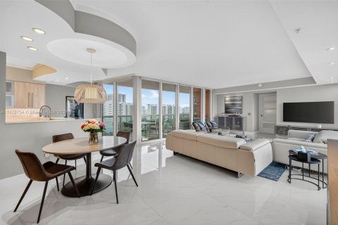 Condo in Aventura, Florida, 2 bedrooms № 1929138 - photo 2