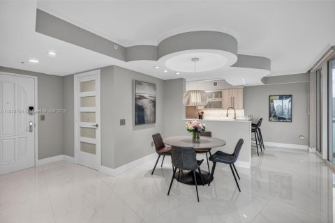 Condo in Aventura, Florida, 2 bedrooms № 1929138 - photo 8