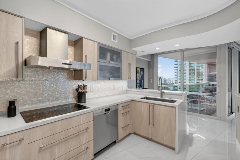 Condo in Aventura, Florida, 2 bedrooms № 1929138 - photo 21