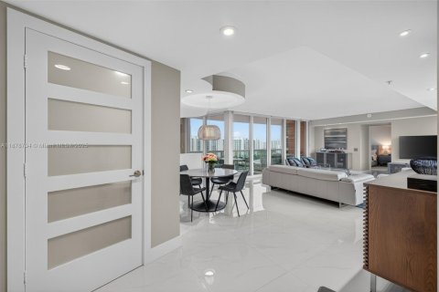 Condo in Aventura, Florida, 2 bedrooms № 1929138 - photo 7