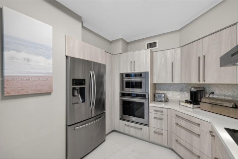 Condo in Aventura, Florida, 2 bedrooms № 1929138 - photo 20