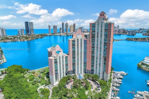 Condo in Aventura, Florida, 2 bedrooms № 1929138 - photo 5