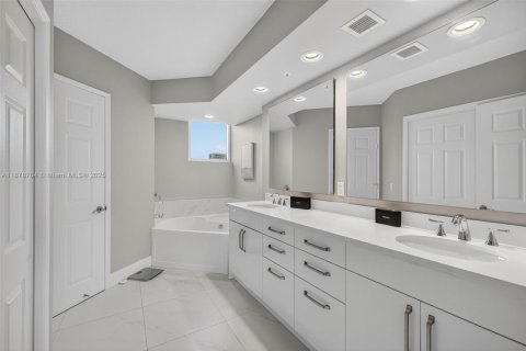 Condo in Aventura, Florida, 2 bedrooms № 1929138 - photo 27