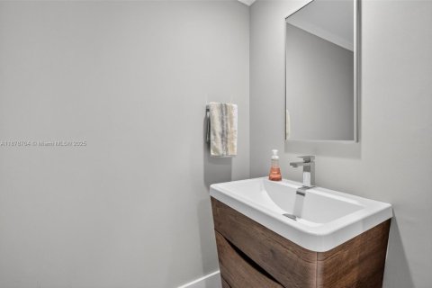 Condo in Aventura, Florida, 2 bedrooms № 1929138 - photo 30
