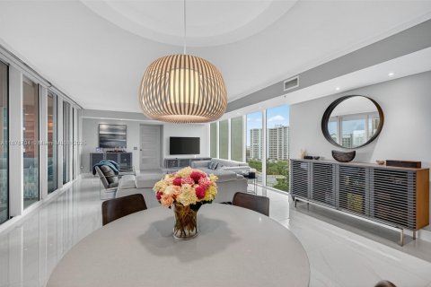 Condo in Aventura, Florida, 2 bedrooms № 1929138 - photo 15