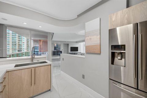 Condo in Aventura, Florida, 2 bedrooms № 1929138 - photo 22