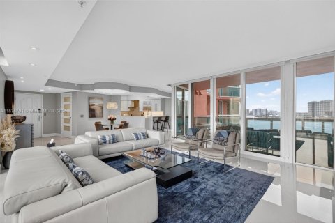 Condo in Aventura, Florida, 2 bedrooms № 1929138 - photo 3