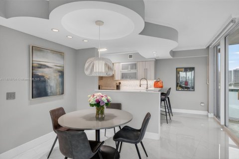 Condo in Aventura, Florida, 2 bedrooms № 1929138 - photo 14