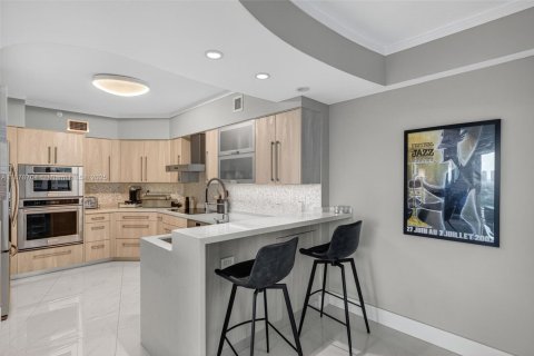 Condo in Aventura, Florida, 2 bedrooms № 1929138 - photo 18