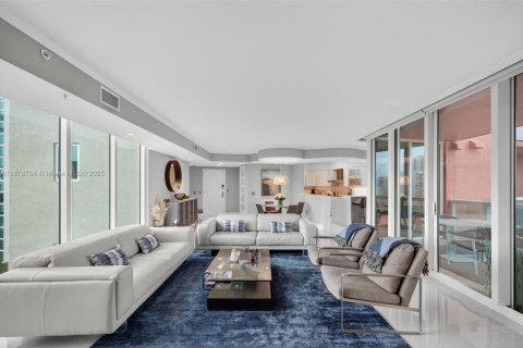 Condo in Aventura, Florida, 2 bedrooms № 1929138 - photo 11