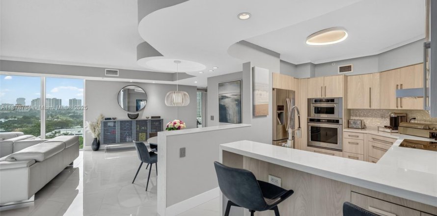 Condo in Aventura, Florida, 2 bedrooms № 1929138