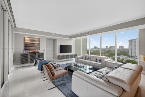 Condo in Aventura, Florida, 2 bedrooms № 1929138 - photo 17