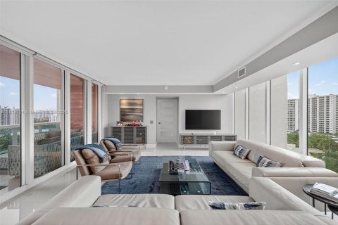 Condo in Aventura, Florida, 2 bedrooms № 1929138 - photo 12