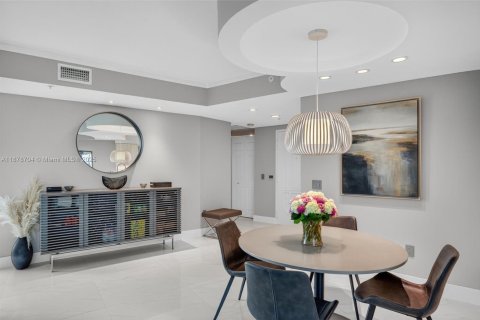 Condo in Aventura, Florida, 2 bedrooms № 1929138 - photo 13