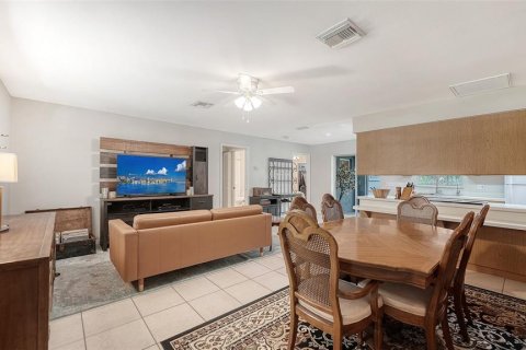House in Sarasota, Florida 2 bedrooms, 102.66 sq.m. № 2235448 - photo 6