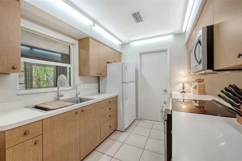 House in Sarasota, Florida 2 bedrooms, 102.66 sq.m. № 2235448 - photo 13