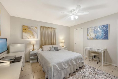 House in Sarasota, Florida 2 bedrooms, 102.66 sq.m. № 2235448 - photo 20