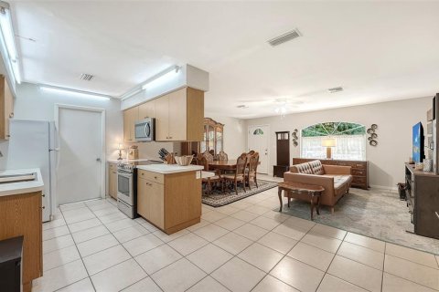 House in Sarasota, Florida 2 bedrooms, 102.66 sq.m. № 2235448 - photo 10