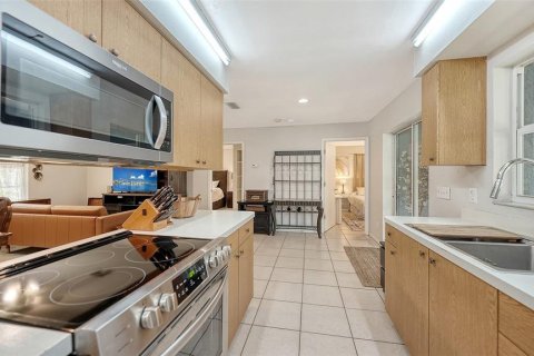 House in Sarasota, Florida 2 bedrooms, 102.66 sq.m. № 2235448 - photo 14