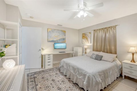 House in Sarasota, Florida 2 bedrooms, 102.66 sq.m. № 2235448 - photo 24