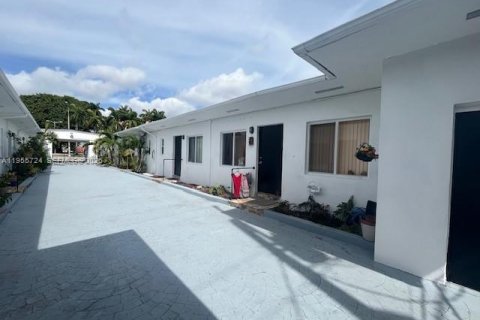 Commercial property in Miami, Florida № 2009704 - photo 8