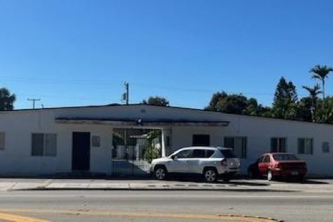 Commercial property in Miami, Florida № 2009704