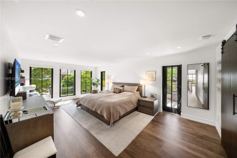 Casa en alquiler en Miami Beach, Florida, 6 dormitorios, 404.22 m2 № 1977524 - foto 20