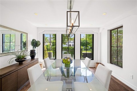 Casa en alquiler en Miami Beach, Florida, 6 dormitorios, 404.22 m2 № 1977524 - foto 16