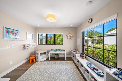 Casa en alquiler en Miami Beach, Florida, 6 dormitorios, 404.22 m2 № 1977524 - foto 29