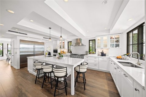 Casa en alquiler en Miami Beach, Florida, 6 dormitorios, 404.22 m2 № 1977524 - foto 11