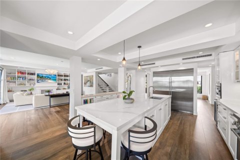 Casa en alquiler en Miami Beach, Florida, 6 dormitorios, 404.22 m2 № 1977524 - foto 10