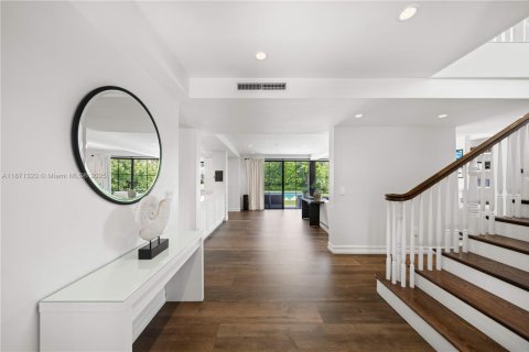 Casa en alquiler en Miami Beach, Florida, 6 dormitorios, 404.22 m2 № 1977524 - foto 5