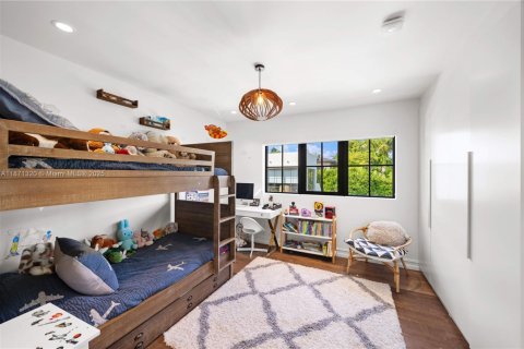 Casa en alquiler en Miami Beach, Florida, 6 dormitorios, 404.22 m2 № 1977524 - foto 30