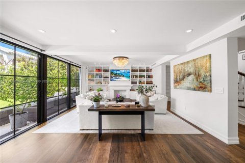 Casa en alquiler en Miami Beach, Florida, 6 dormitorios, 404.22 m2 № 1977524 - foto 8