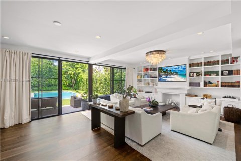 Casa en alquiler en Miami Beach, Florida, 6 dormitorios, 404.22 m2 № 1977524 - foto 9